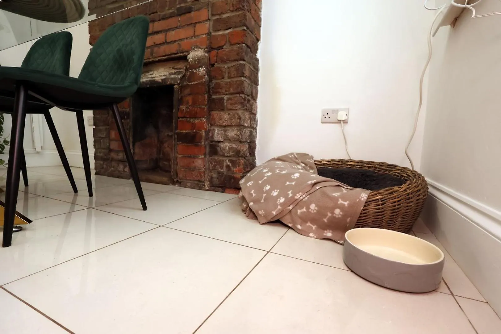Spacious 2-Bed Cardiff Haven With Luxe Touches 0*,