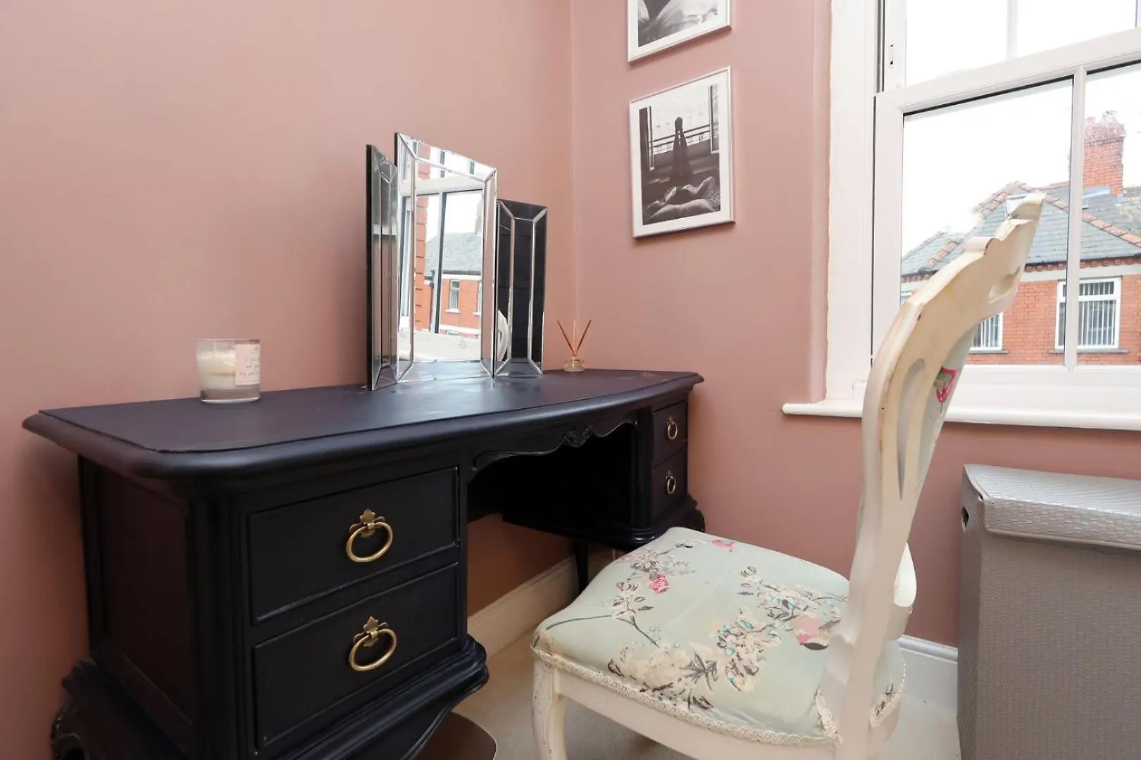 Spacious 2-Bed Cardiff Haven With Luxe Touches
