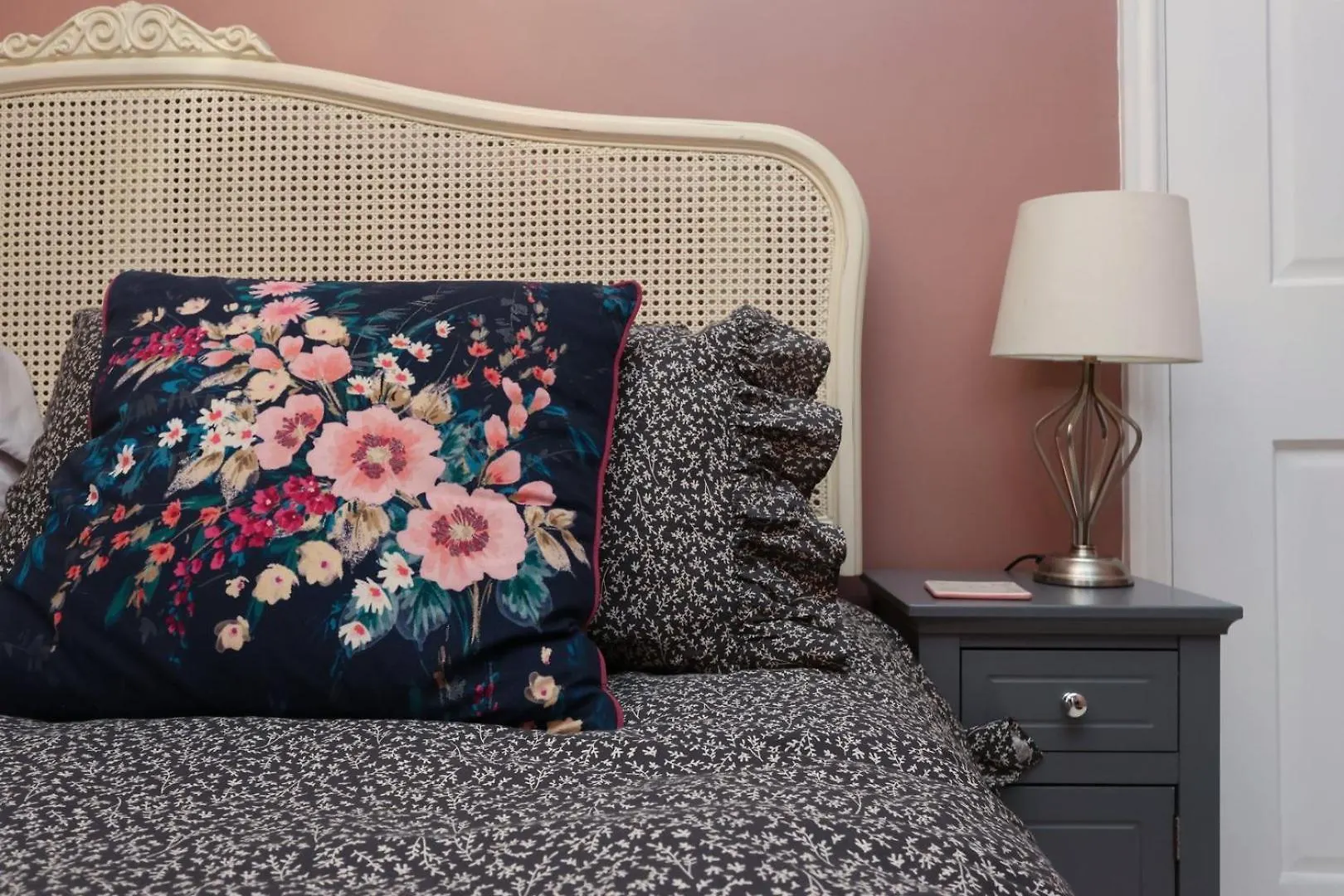 Spacious 2-Bed Cardiff Haven With Luxe Touches